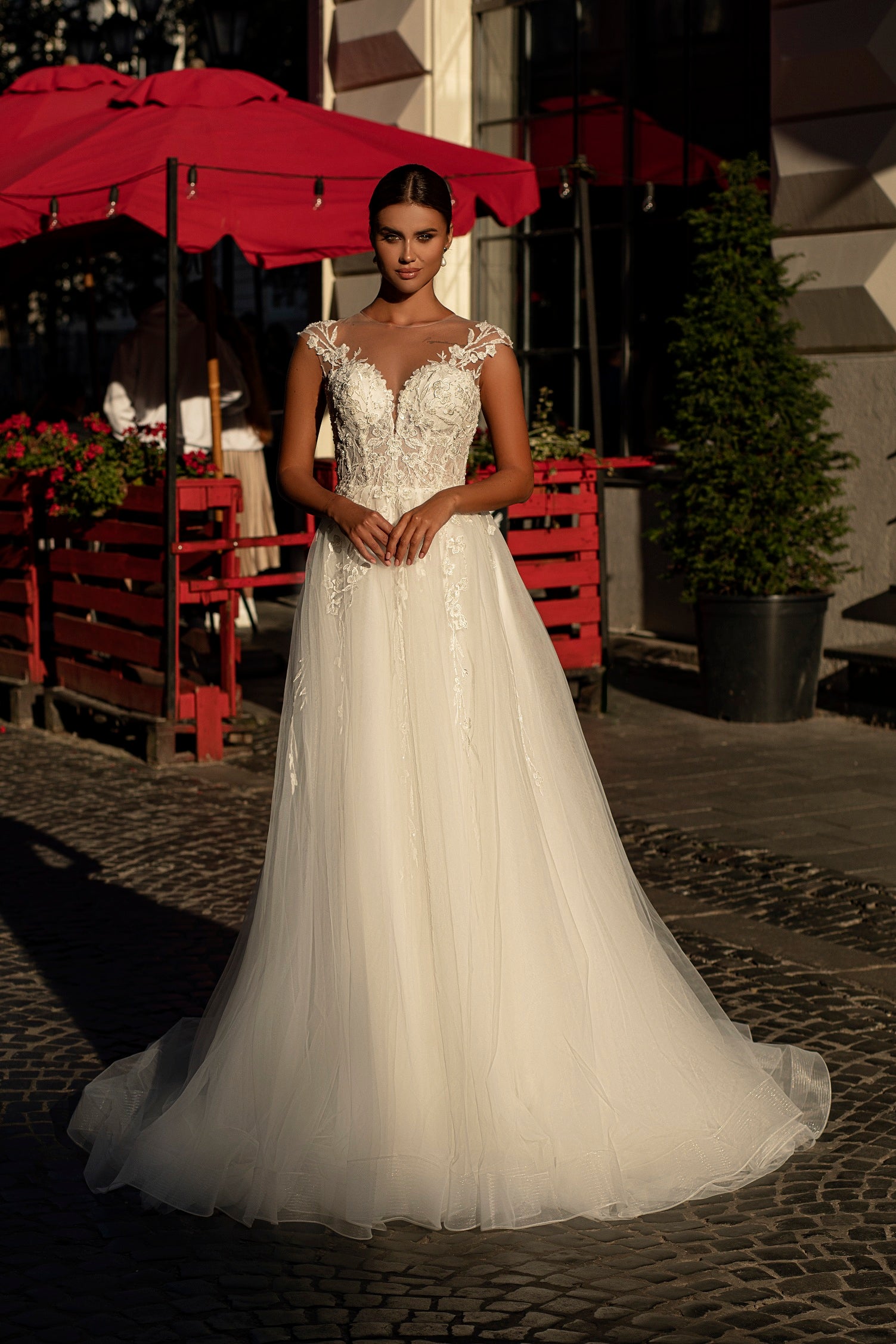 Robe de mariée A-line Lady Di Bride 924 – Dentelle avec perles romantique et jupe fluide en tulle