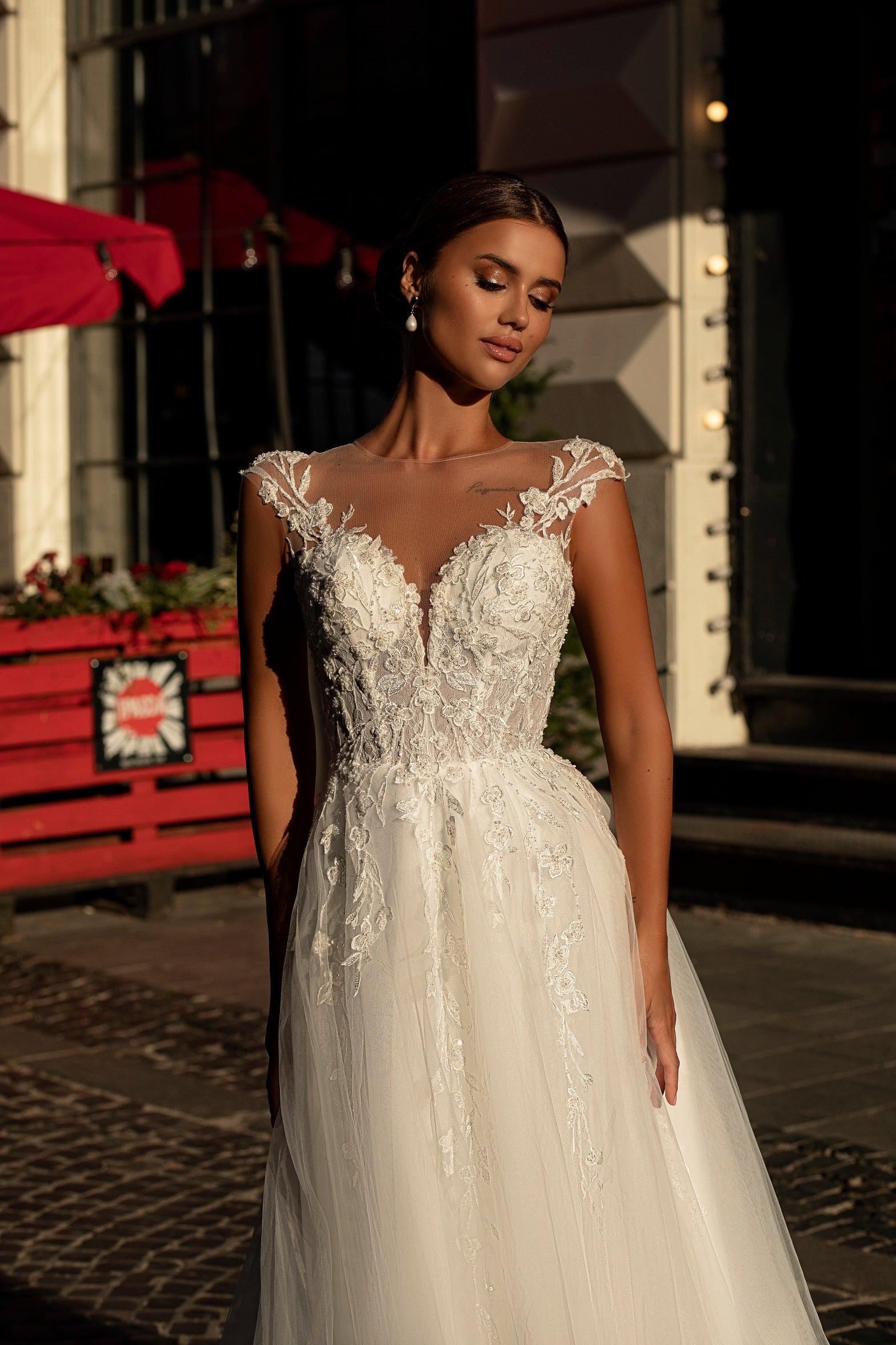 Robe de mariée A-line Lady Di Bride 924 – Dentelle avec perles romantique et jupe fluide en tulle