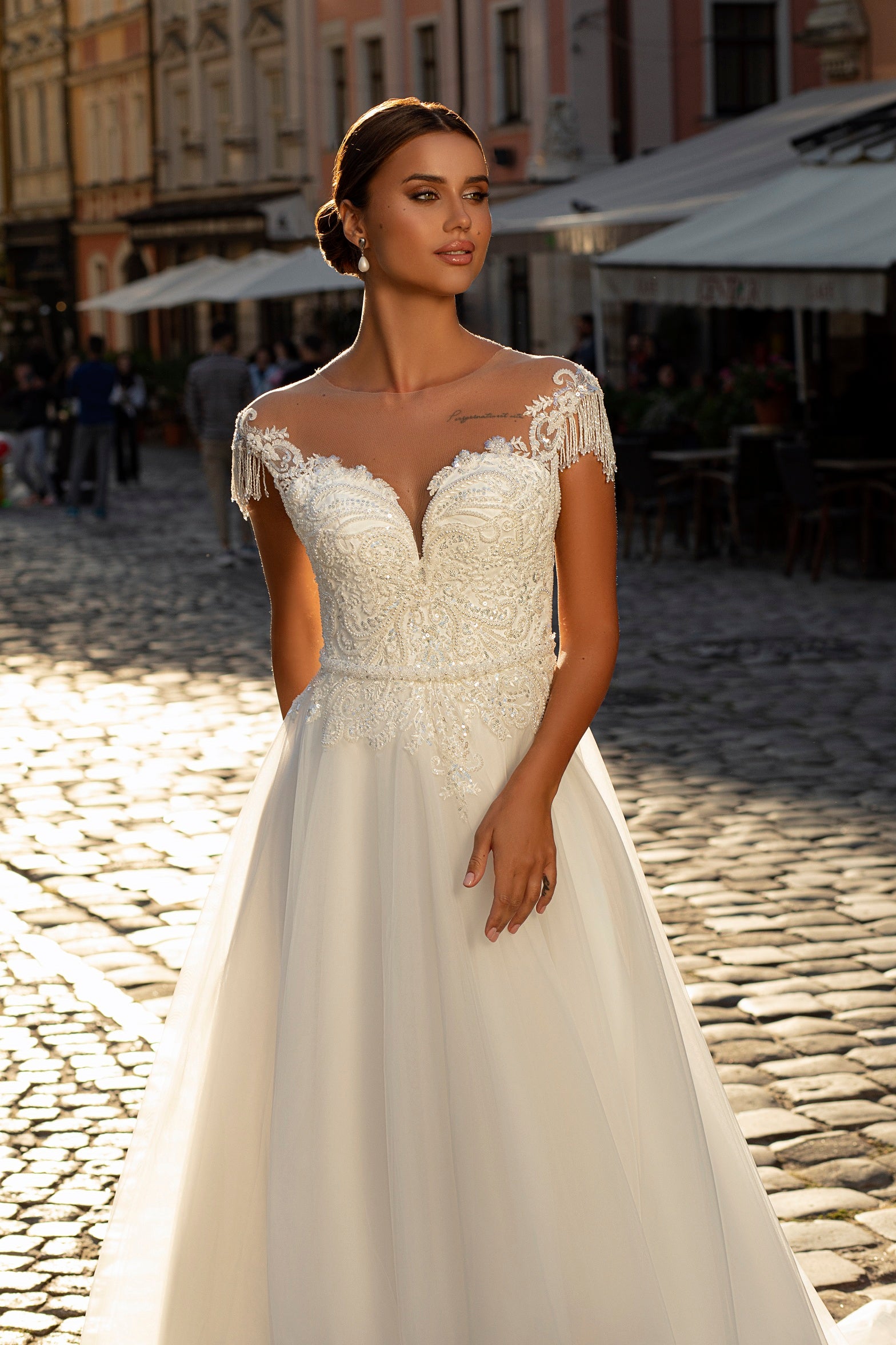 Robe de mariée A-line Lady Di Bride 925 – Bustier dentelle et jupe fluide en tulle