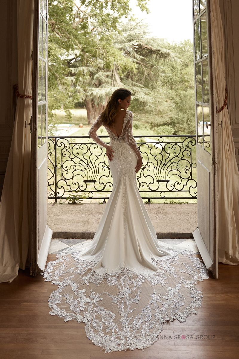 Adro Brautkleid – Meerjungfrauenschnitt aus Spitze mit spektakulärer Schleppe | Anna Sposa