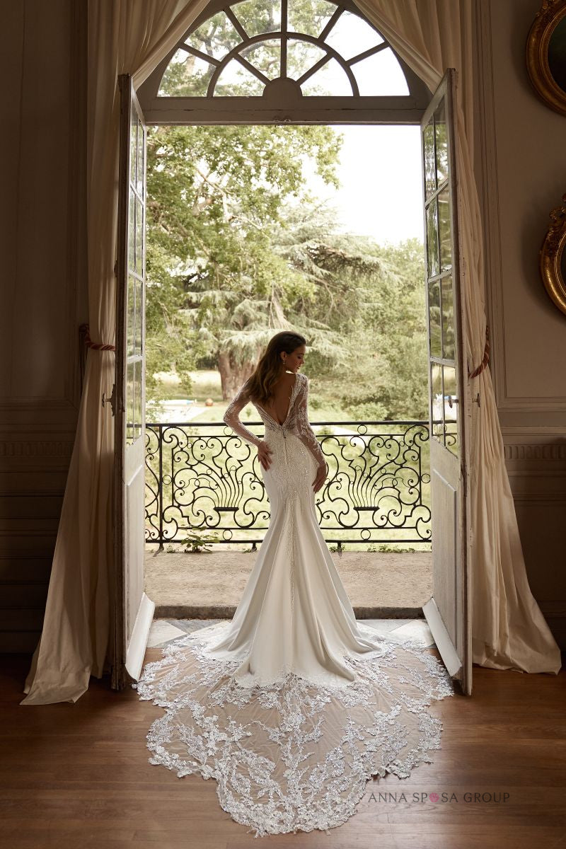 Adro Brautkleid – Meerjungfrauenschnitt aus Spitze mit spektakulärer Schleppe | Anna Sposa