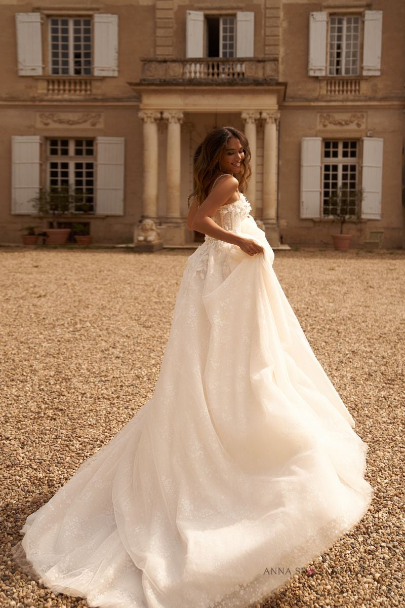 Afina Brautkleid – A-Linien-Schnitt aus floraler Spitze und Tüll | Anna Sposa