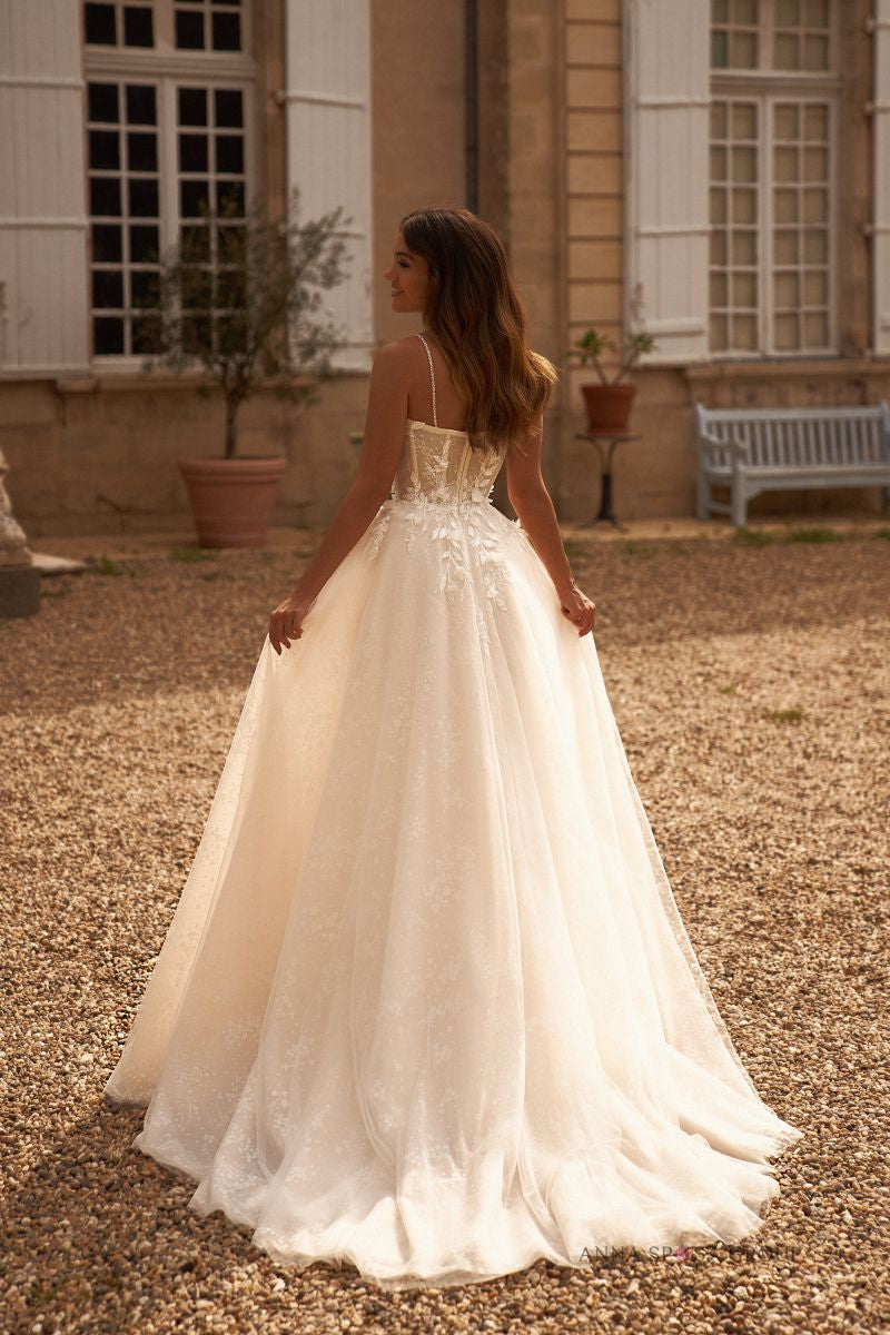 Afina Brautkleid – A-Linien-Schnitt aus floraler Spitze und Tüll | Anna Sposa