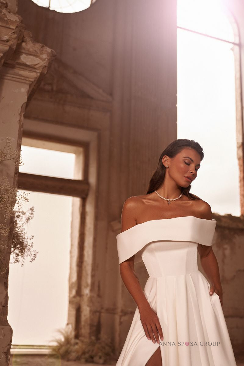 Robe de mariée Barilla – Ligne A minimaliste en satin Mikado col bretelles amovibles