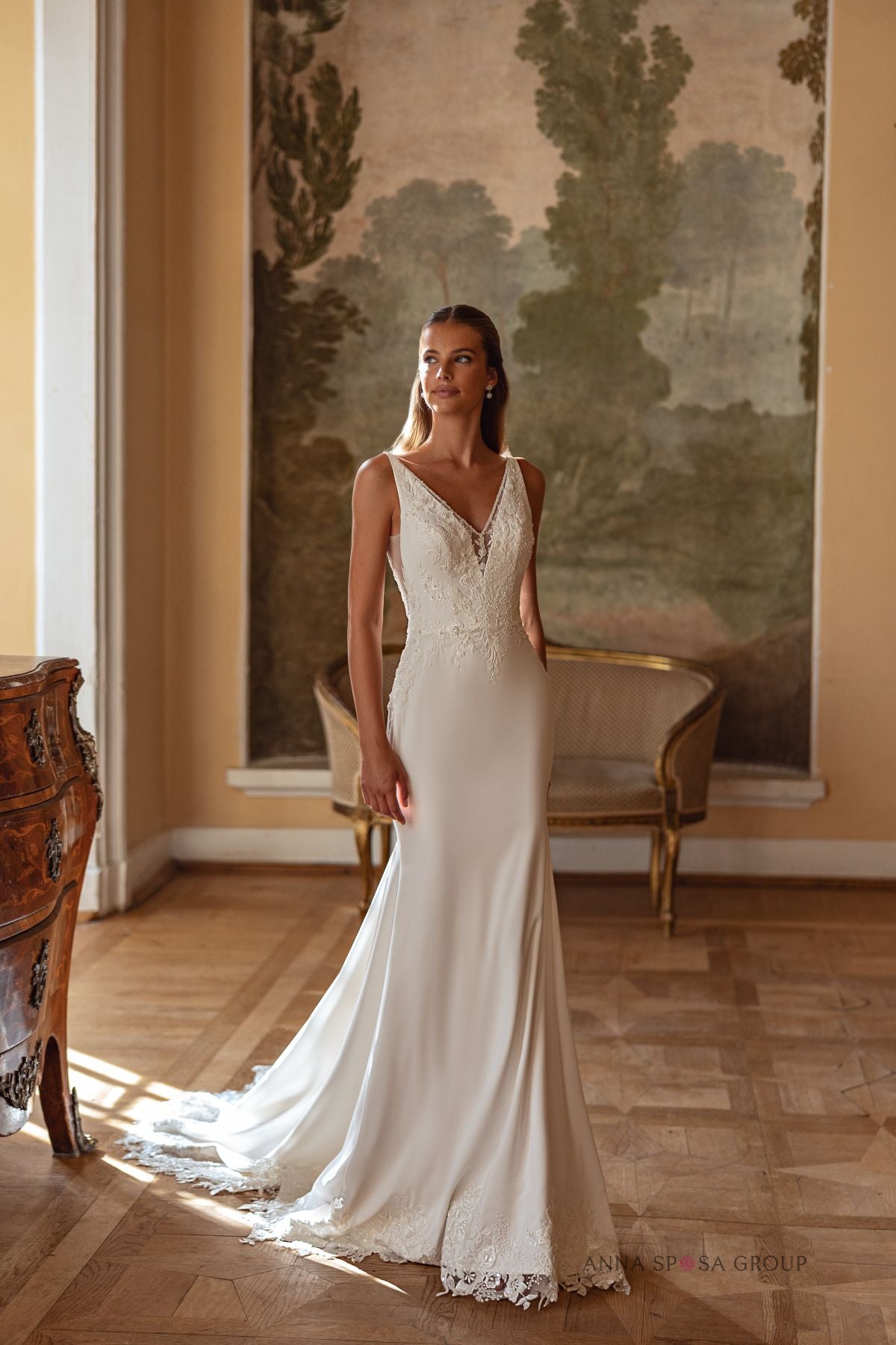Robe de mariée Anna Sposa Blyum – Coupe sirène fourreau ivoire en dentelle florale et traîne élégante