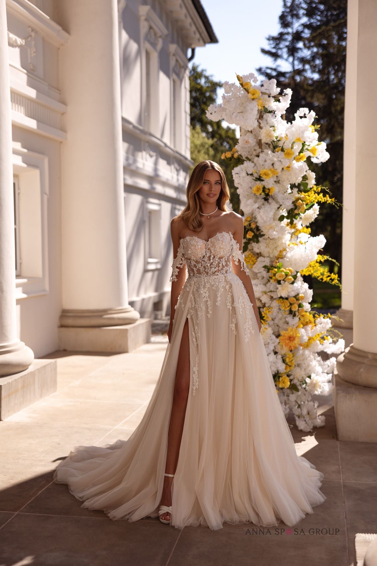 Robe de mariée Anna Sposa Bordo – Ligne A nude en dentelle florale et bretelles amovibles