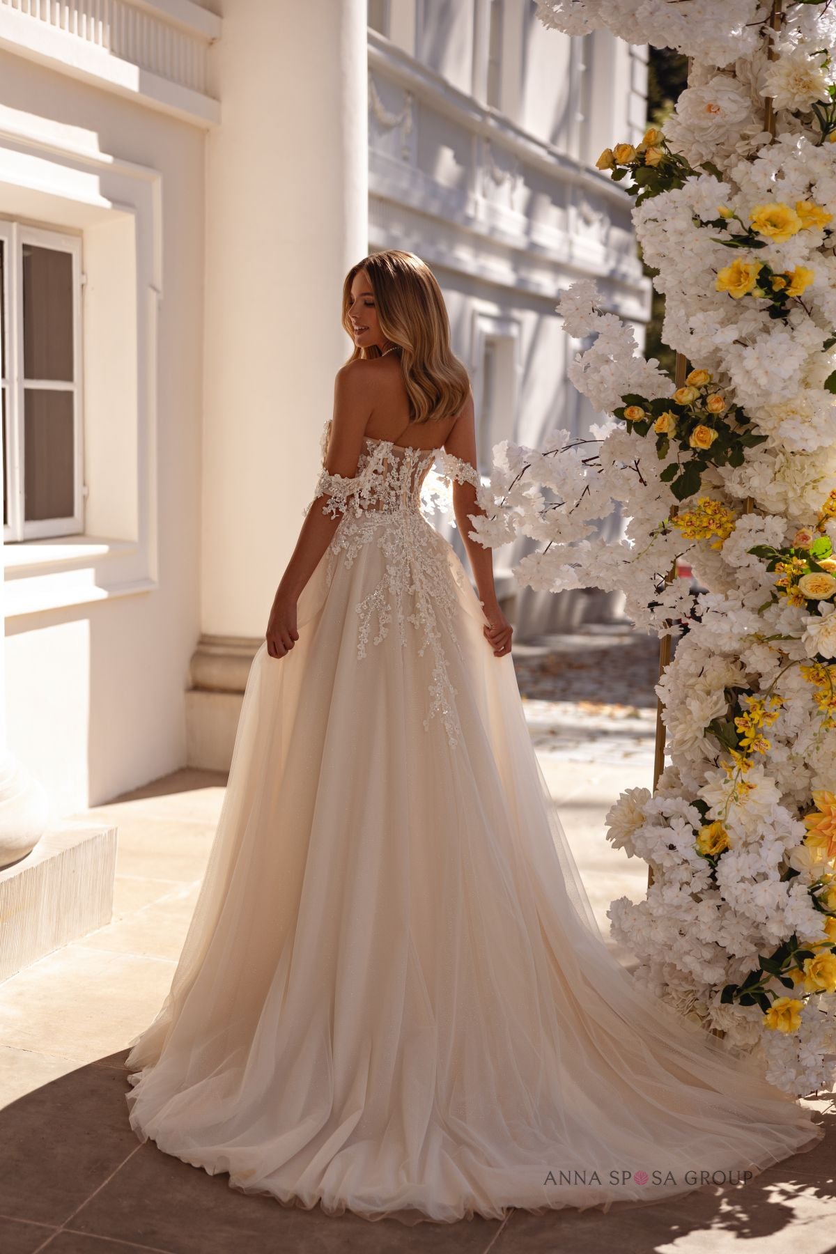 Robe de mariée Anna Sposa Bordo – Ligne A nude en dentelle florale et bretelles amovibles