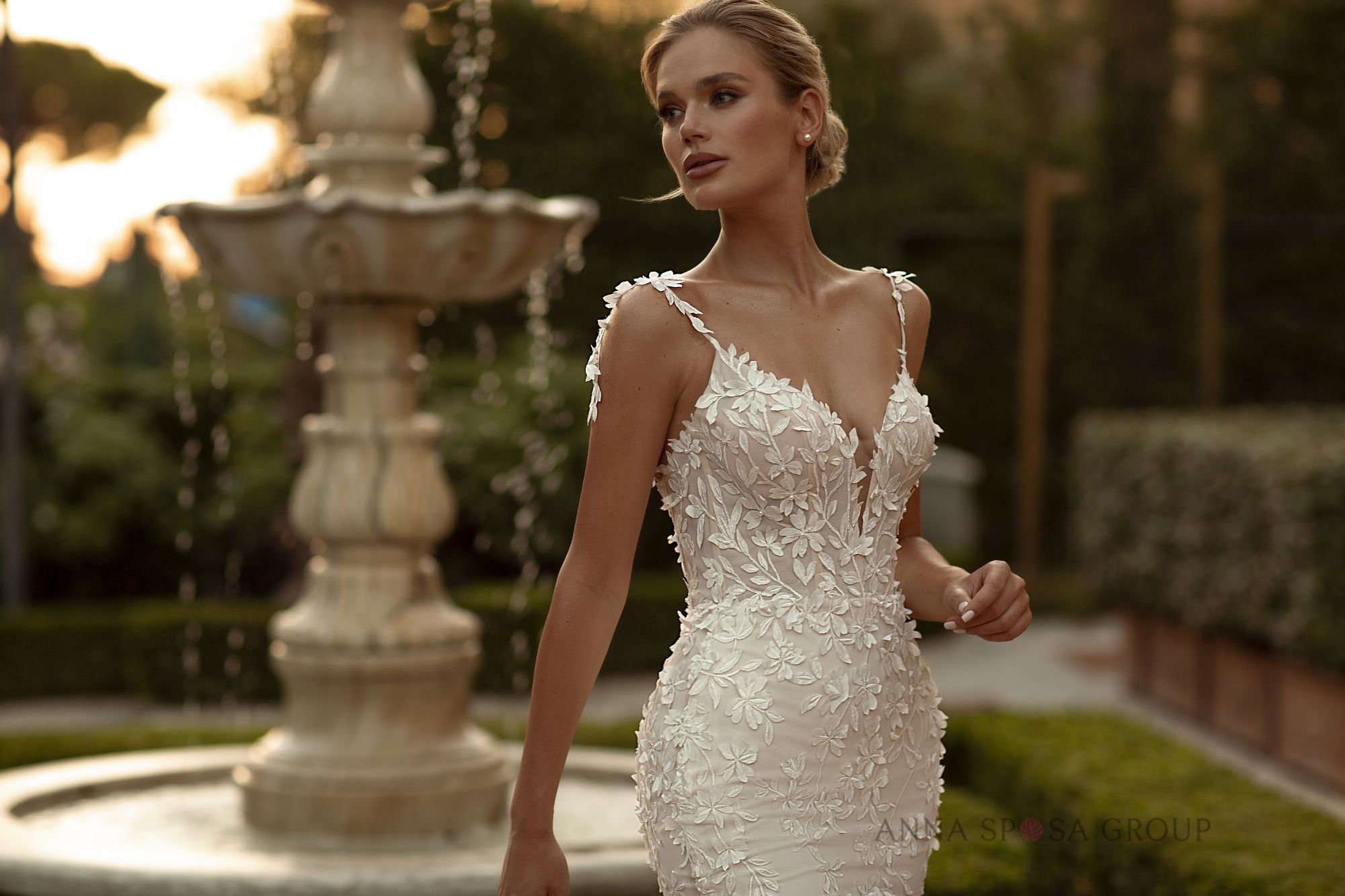 Robe de mariée La Petra Briar – Sirène nude en dentelle florale avec fines bretelles et dos dégagé