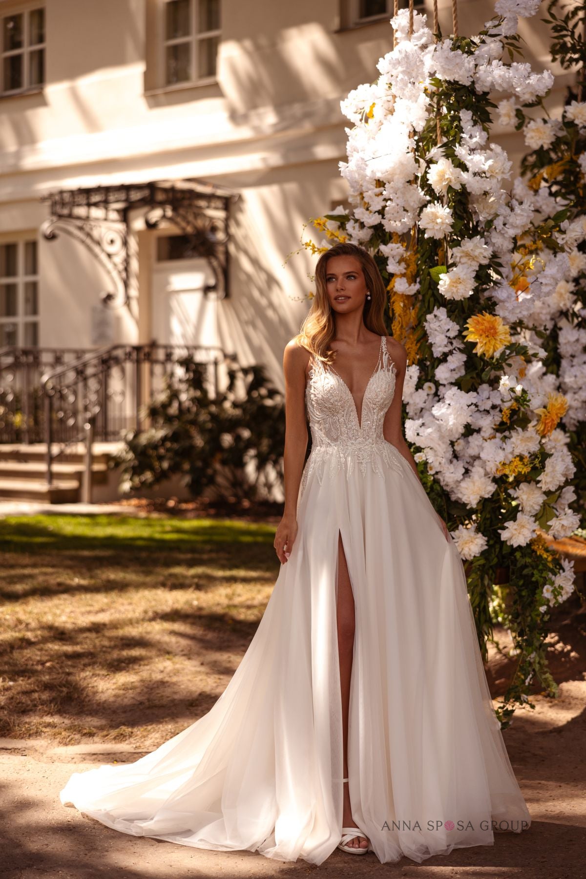 Robe de mariée Anna Sposa Cardana – Ligne A en dentelle, bretelles fines & fente haute