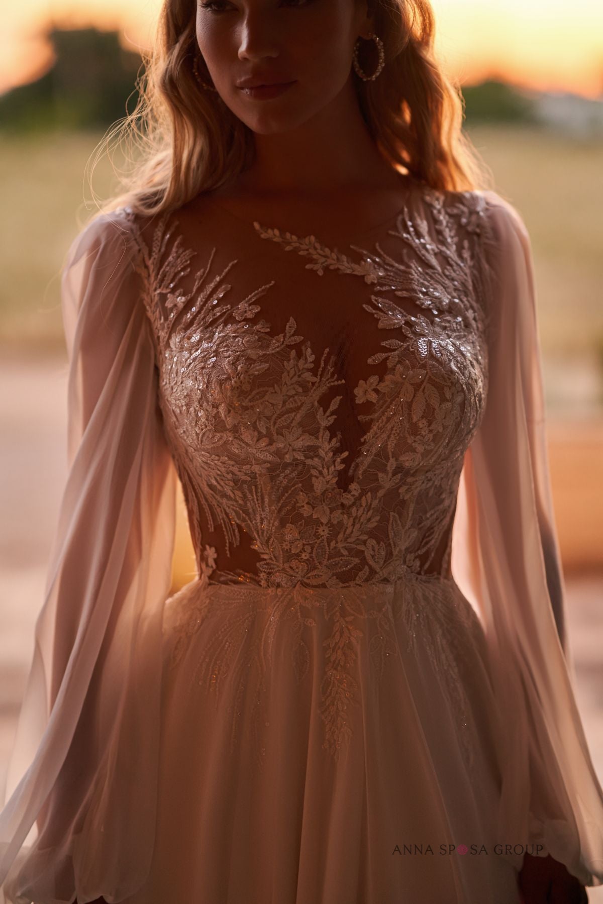 Robe de mariée Devney – Dentelle florale & manches longues aériennes