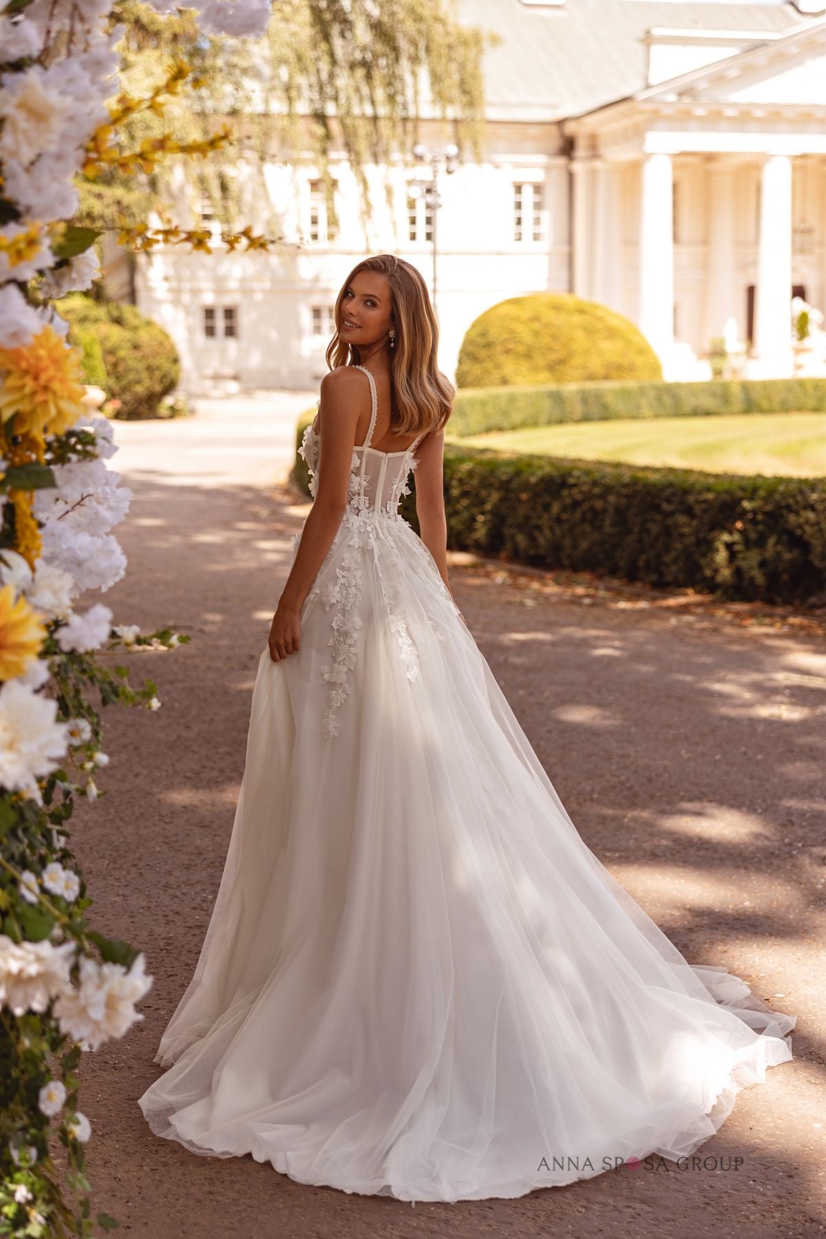 Robe de mariée Anna Sposa Diamanta – Ligne A ivoire en dentelle florale et tulle aérien