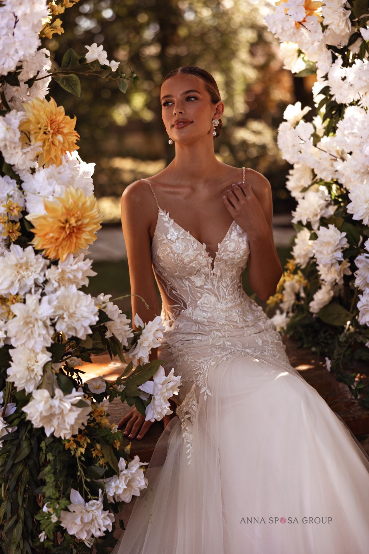 Anna Sposa Frudia Brautkleid – Elfenbeinfarbenes Meerjungfrauenkleid aus floraler Spitze und Tüll