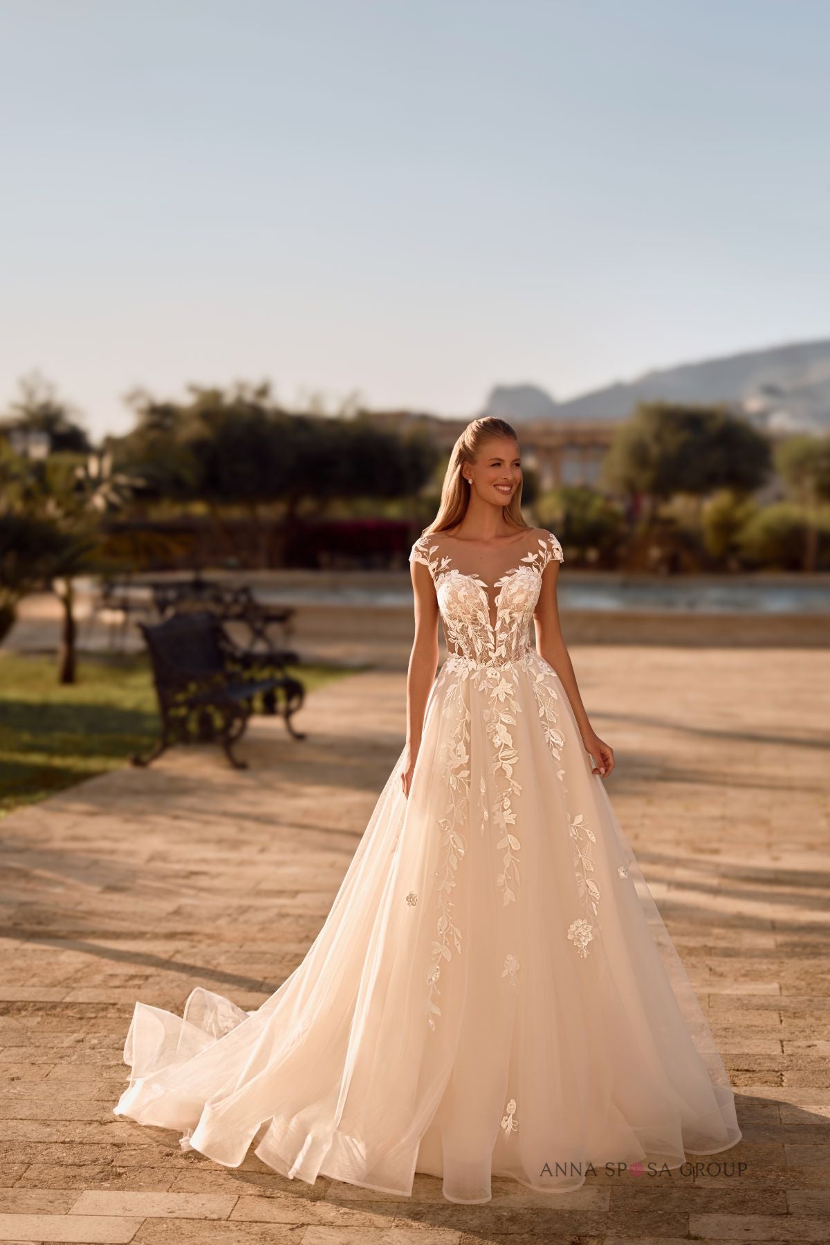 Robe de mariée Anna Sposa Godess – A-line nude en dentelle florale et tulle léger