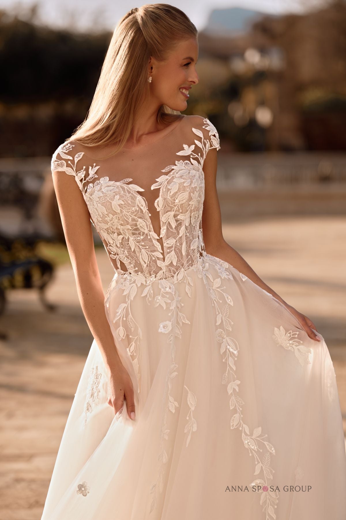 Robe de mariée Anna Sposa Godess – A-line nude en dentelle florale et tulle léger