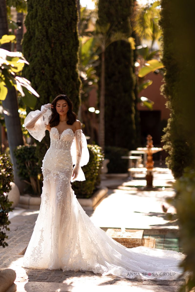 Anna Sposa Hitomi Brautkleid – Elfenbeinfarbenes Meerjungfrauenkleid aus Spitze mit abnehmbaren Ärmeln, Schleppe und Shorts