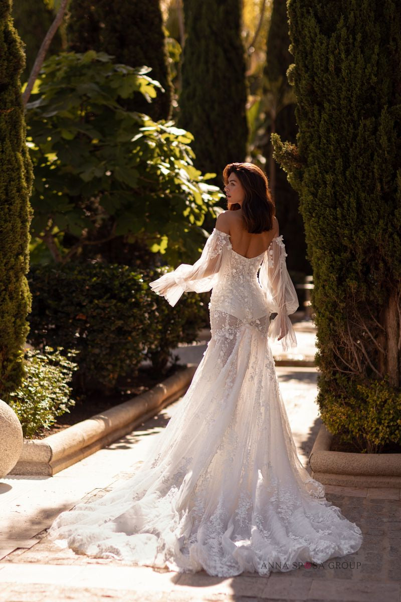 Anna Sposa Hitomi Brautkleid – Elfenbeinfarbenes Meerjungfrauenkleid aus Spitze mit abnehmbaren Ärmeln, Schleppe und Shorts