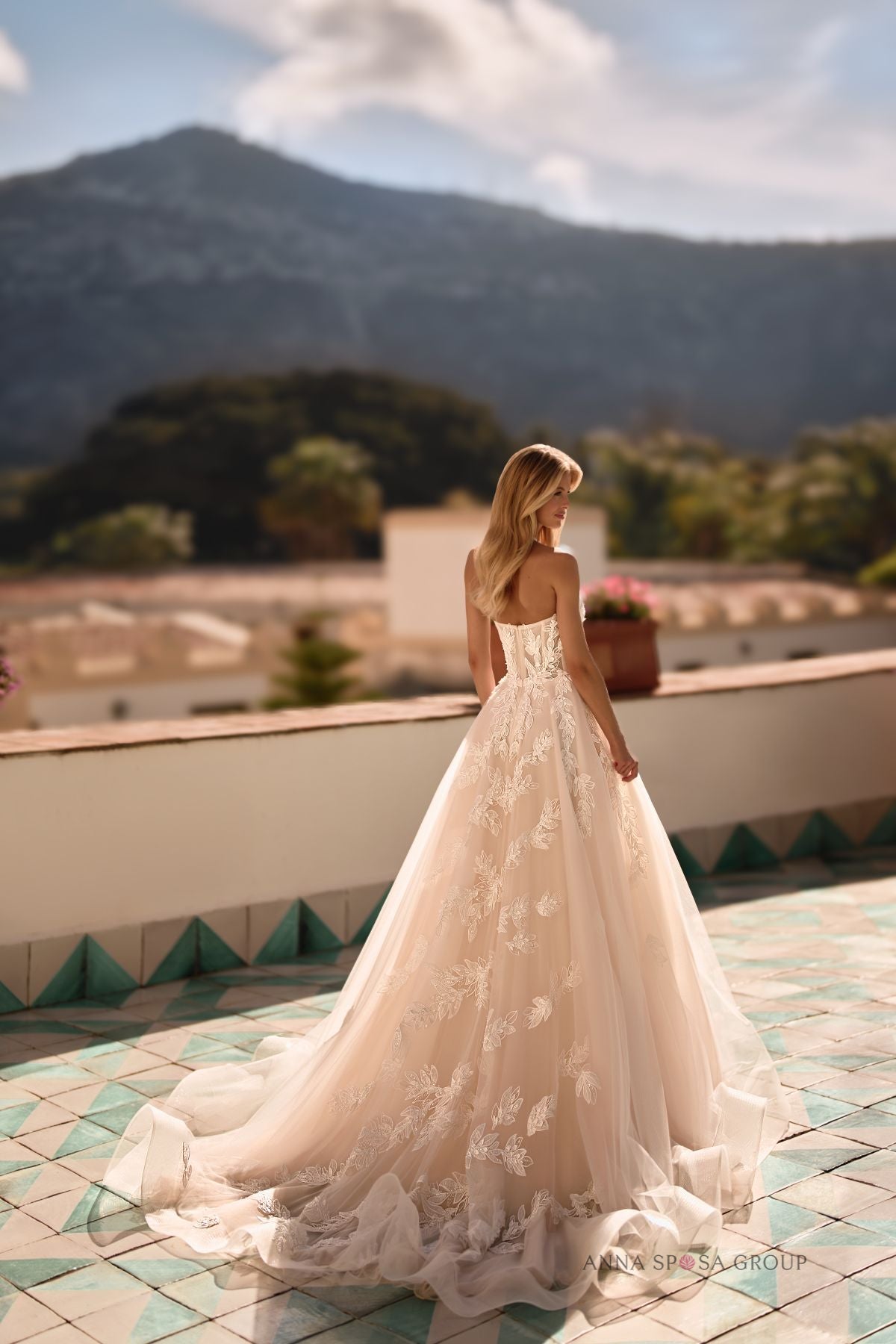 Robe de mariée Anna Sposa Iltana – A-line romantique en dentelle florale et tulle nude