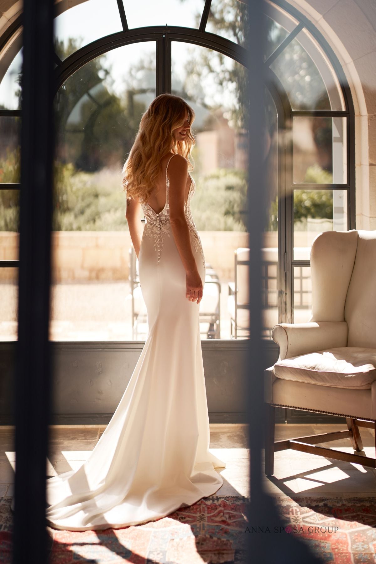 Robe de mariée Inehz – Silhouette sirène, dentelle florale & dos nu profond