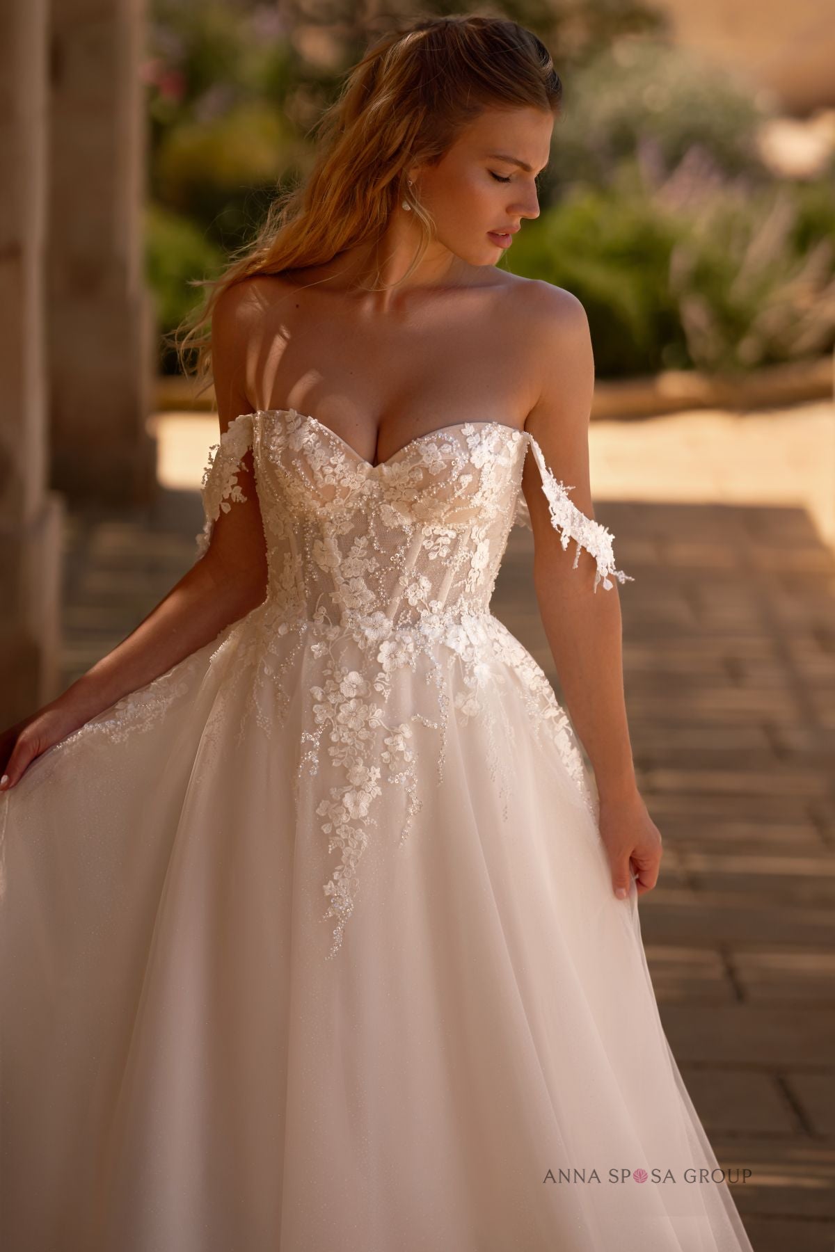 Robe de mariée Kinsley – Bustier cœur avec bretelles amovibles, jupe en tulle