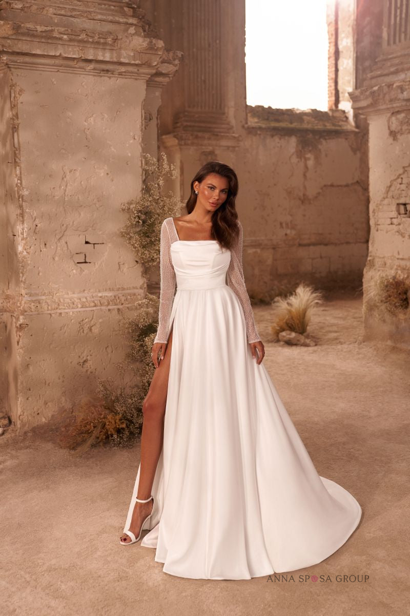 Klaudia Brautkleid – Minimalistische Eleganz mit langen Ärmeln