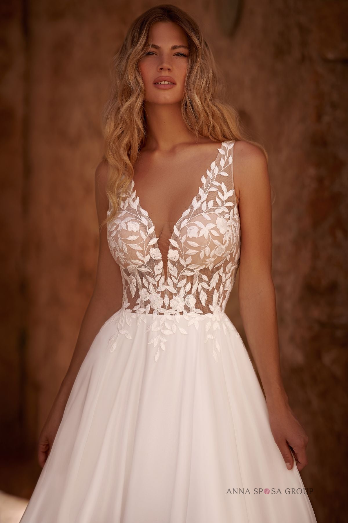 Robe de mariée Klentia – Mousseline avec dentelle florale, décolleté en V & longue traîne