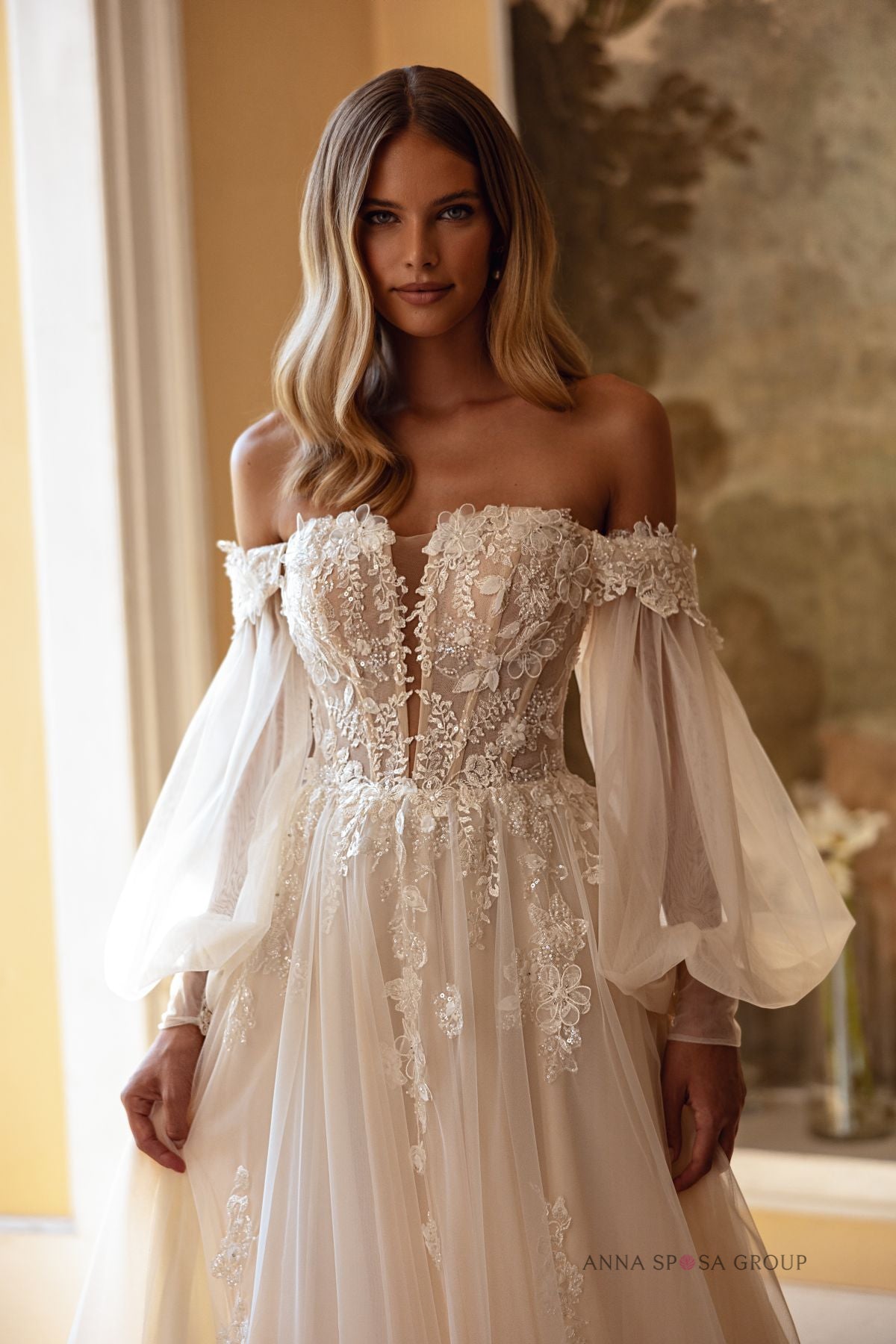 Anna Sposa Konstantsia Brautkleid – A-Linie, nudefarbene florale Spitze mit abnehmbaren Ärmeln