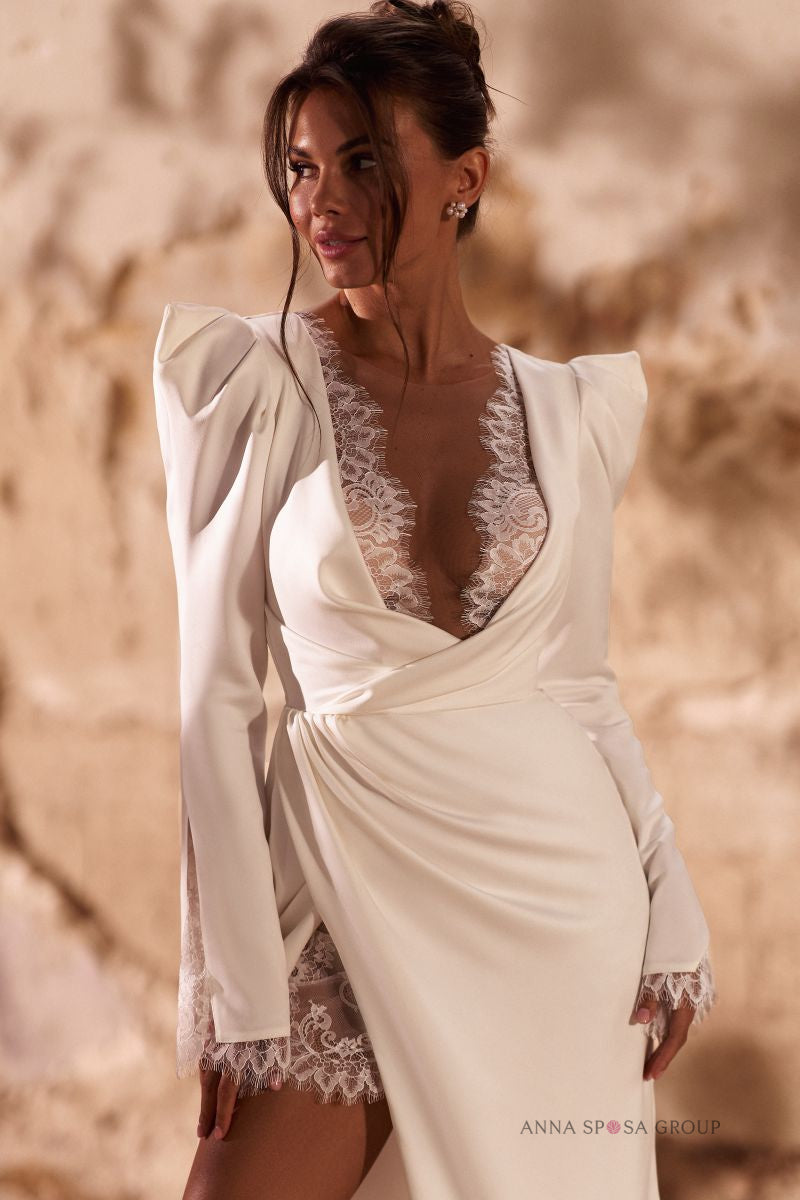 Kul-Hochzeitskleid – Gerader Schnitt aus Satin, lange Ärmel und Schlitz