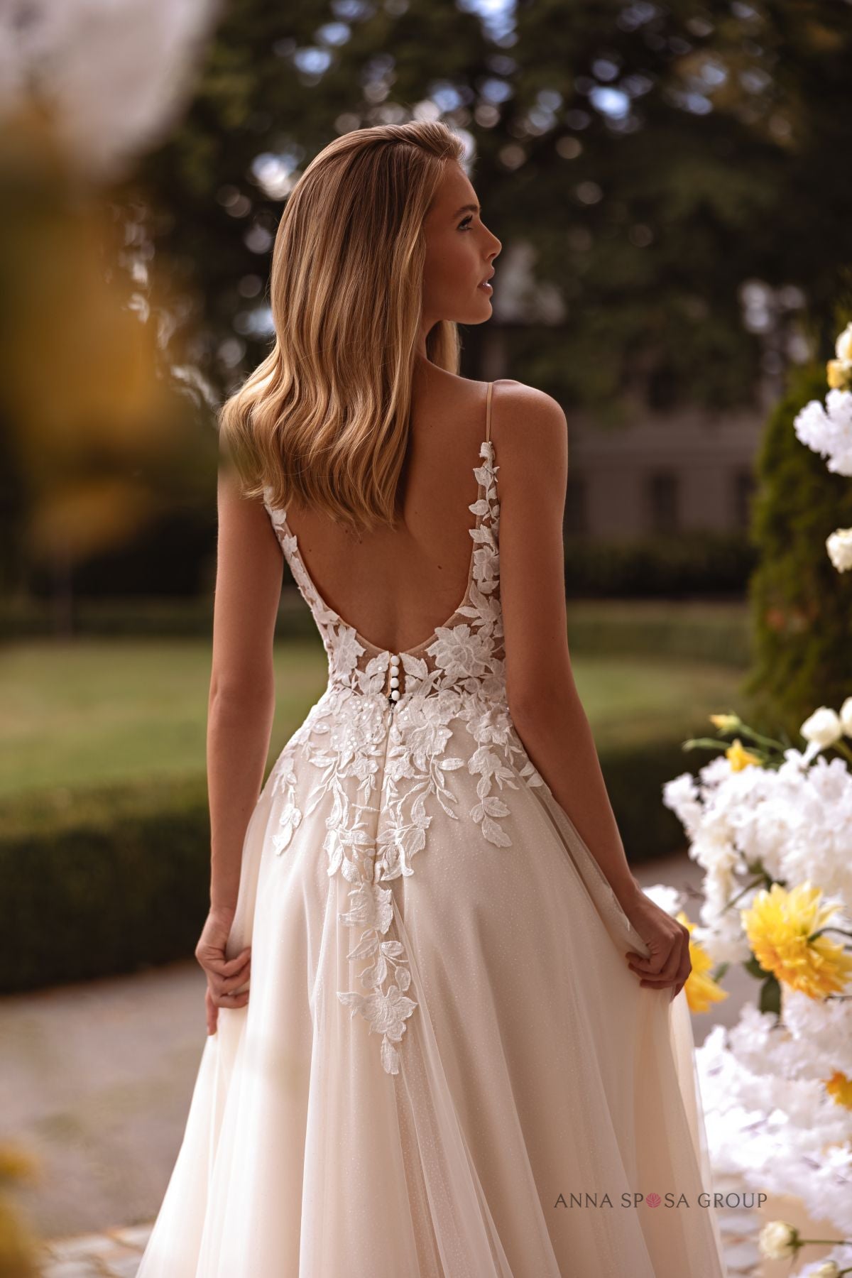 Robe de mariée Anna Sposa Kushni – Ligne A nude en dentelle et tulle avec décolleté profond