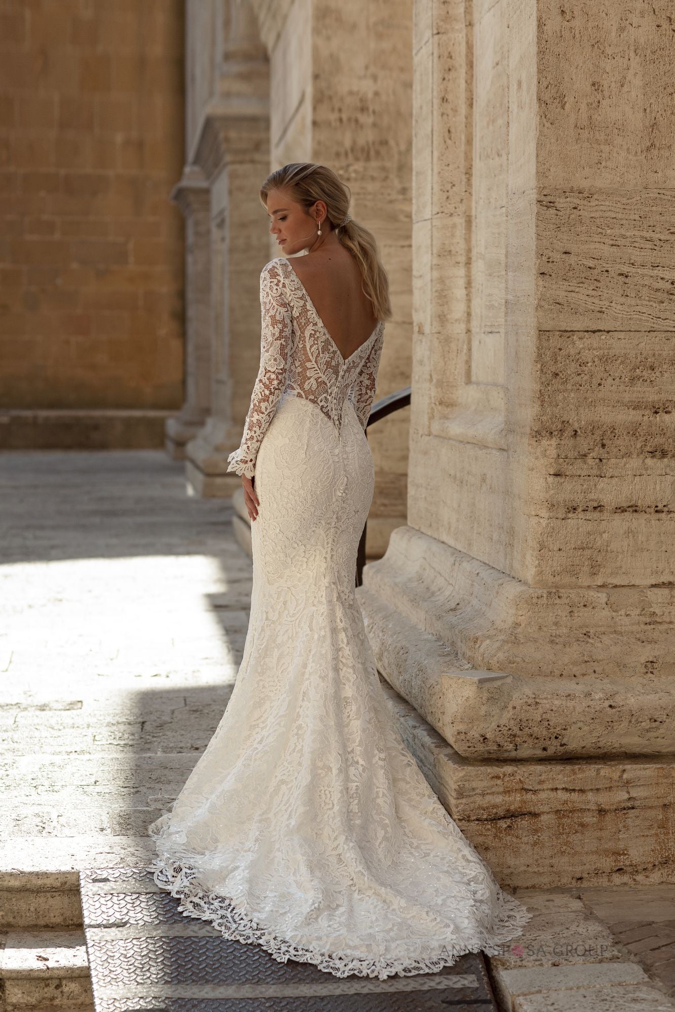 Robe de mariée La Petra Lempy – Sirène ivoire en dentelle élégante avec manches longues et traîne spectaculaire