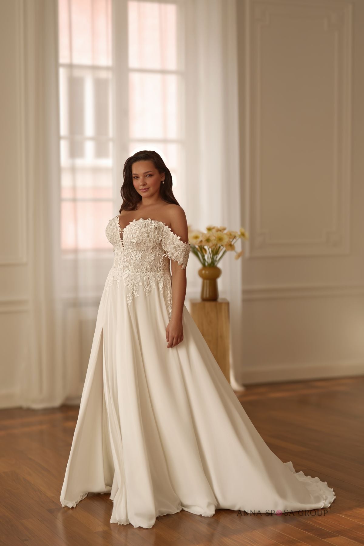 Robe de mariée Anna Sposa Leroy – Ligne A en dentelle haut de gamme et jupe fluide en mousseline