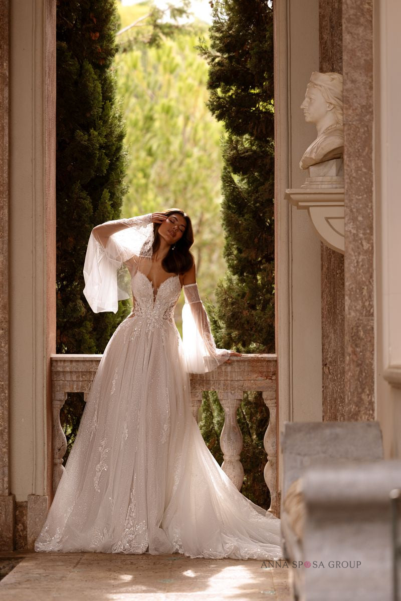 Robe de mariée Anna Sposa Lofgrain – Ligne A nude en dentelle Chantilly avec manches amovibles et bretelles fines