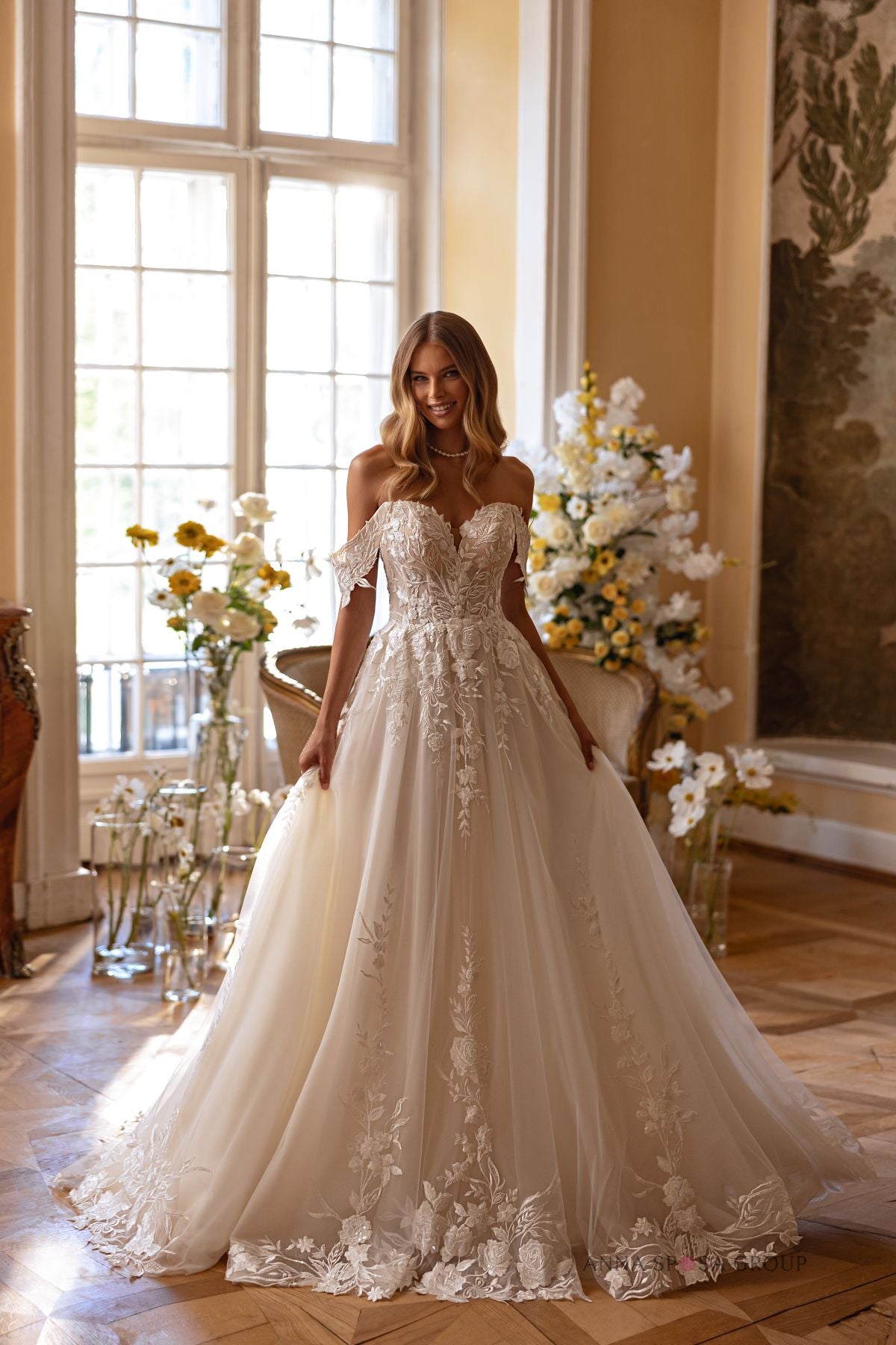 Robe de mariée Anna Sposa Luv – Volumineuse en dentelle ivoire avec bretelles tombantes amovibles