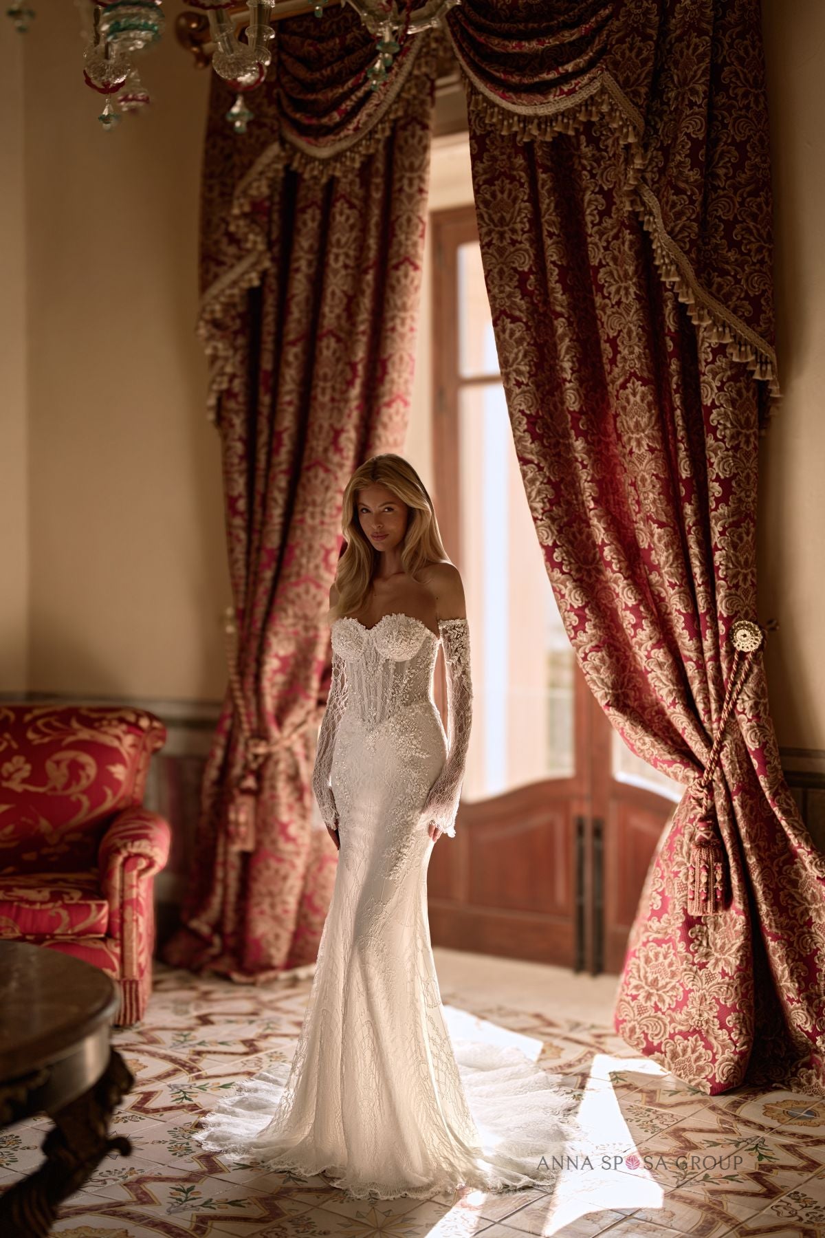 Anna Sposa Mansur Brautkleid – elfenbeinfarbenes Spitzenkleid mit abnehmbaren Ärmeln