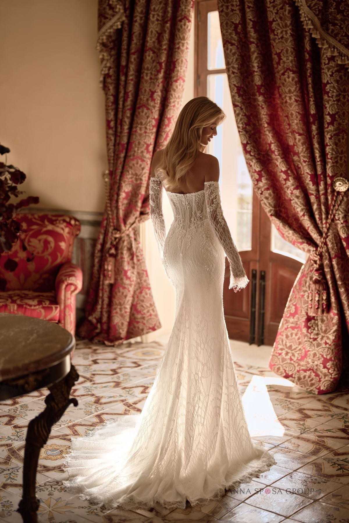 Anna Sposa Mansur Brautkleid – elfenbeinfarbenes Spitzenkleid mit abnehmbaren Ärmeln