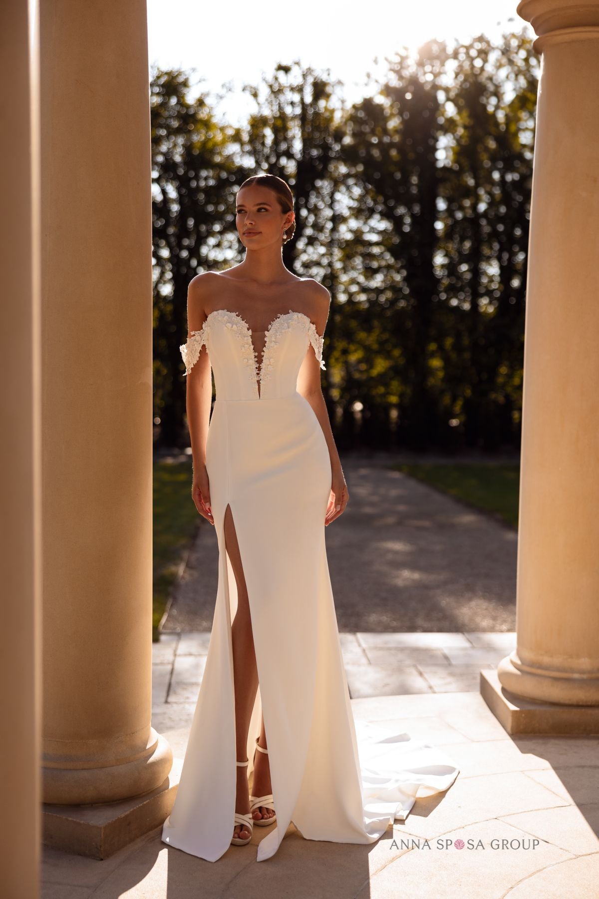 Robe de mariée Anna Sposa Maylen – Coupe sirène ivoire en dentelle et crêpe avec fente haute