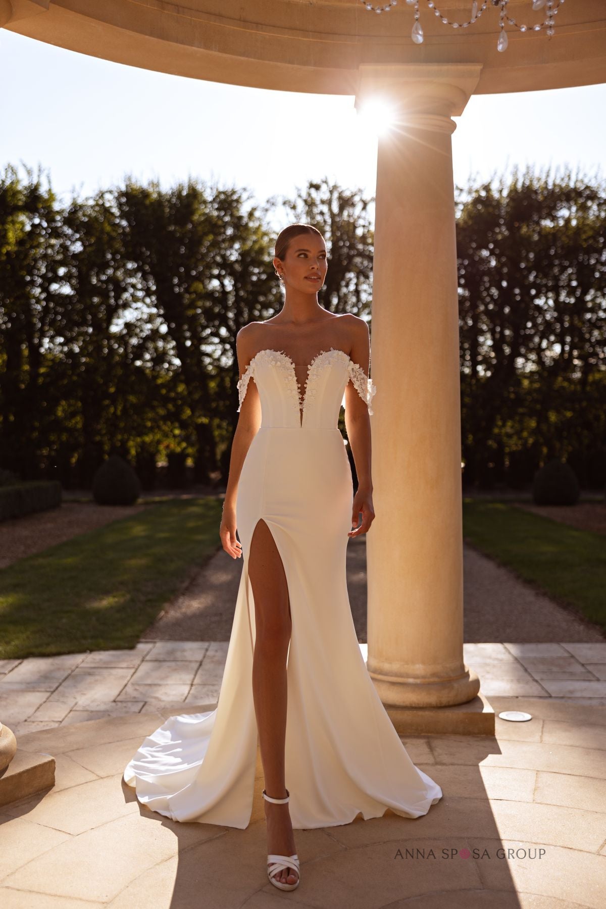 Robe de mariée Anna Sposa Maylen – Coupe sirène ivoire en dentelle et crêpe avec fente haute
