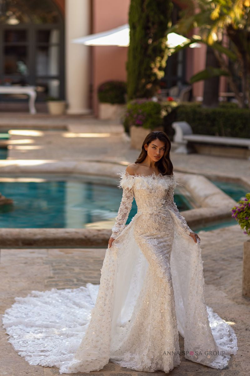 Robe de mariée Anna Sposa Montal – Sirène ivoire en dentelle brodée avec plumes et traîne amovible