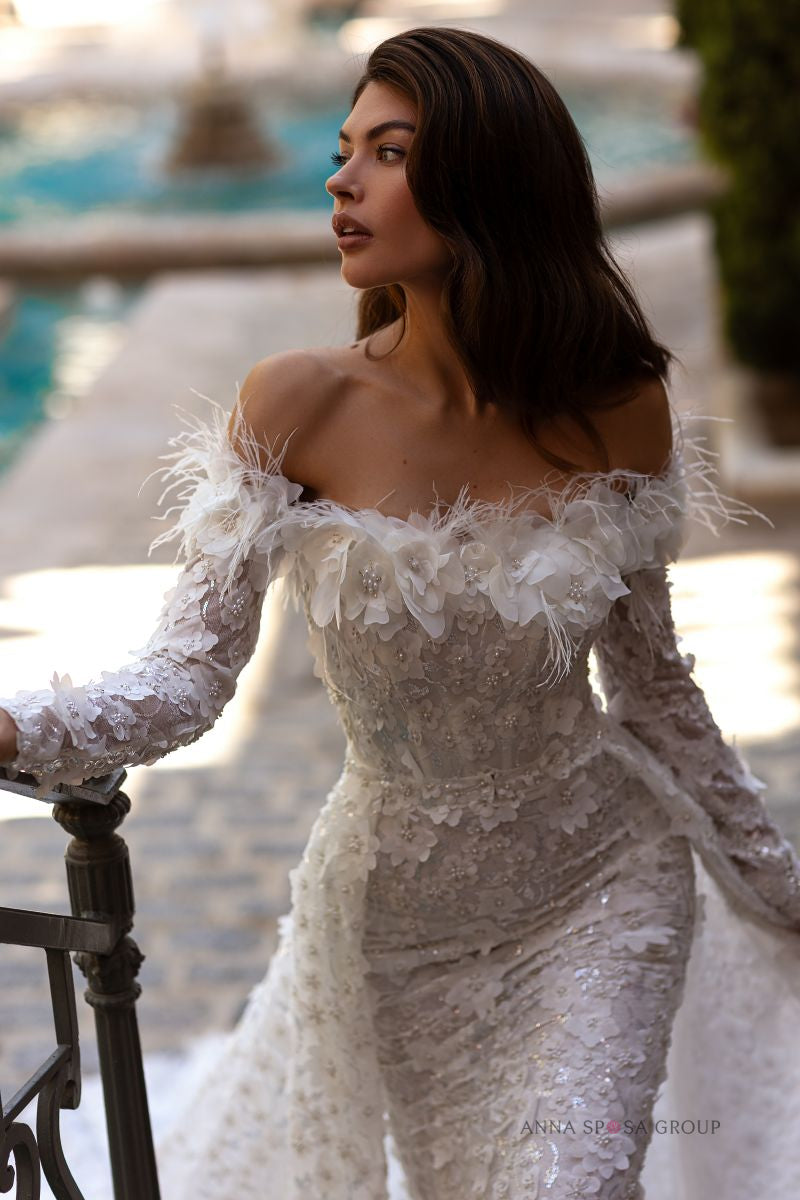 Robe de mariée Anna Sposa Montal – Sirène ivoire en dentelle brodée avec plumes et traîne amovible