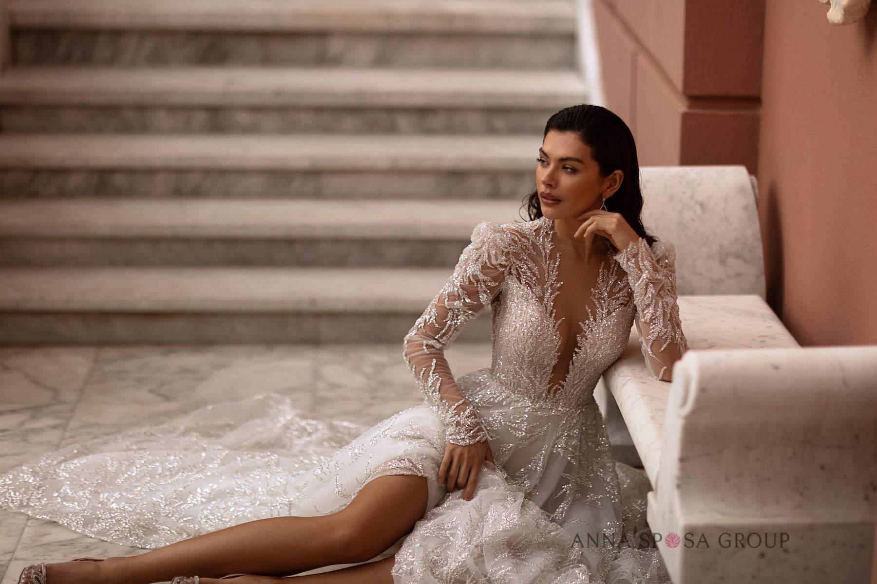 Anna Sposa Motivi Brautkleid – A-Linie, elfenbeinfarben, mit Perlen und Kristallen bestickt, mit langen Ärmeln