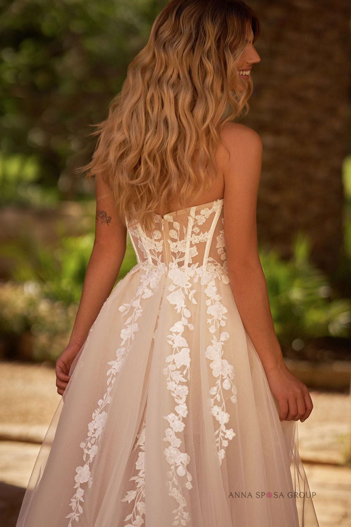 Robe de mariée Nikolina – Corset dentelle et jupe tulle transparente