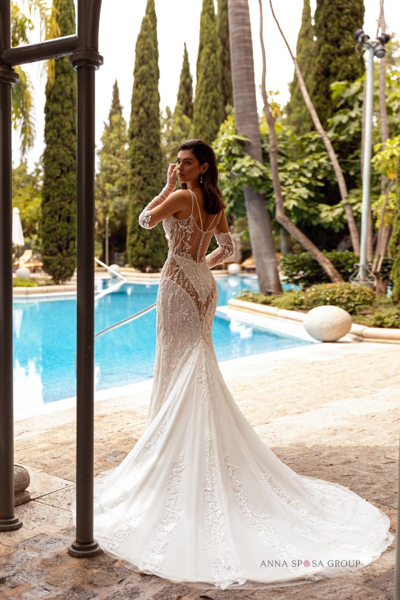 Anna Sposa Palma Brautkleid – Elfenbeinfarbenes Meerjungfrauenkleid aus bestickter Spitze mit langen Handschuhen und einer spektakulären Schleppe