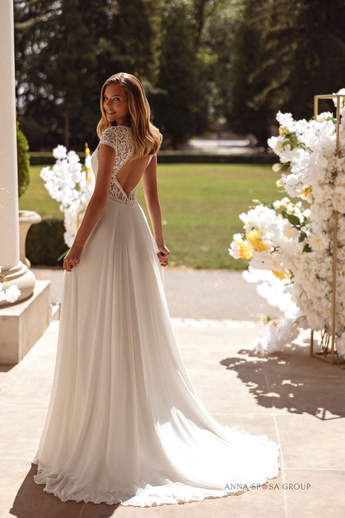 Anna Sposa Petunia A-Linien-Hochzeitskleid aus Spitze mit kurzen Ärmeln und fließendem Rock