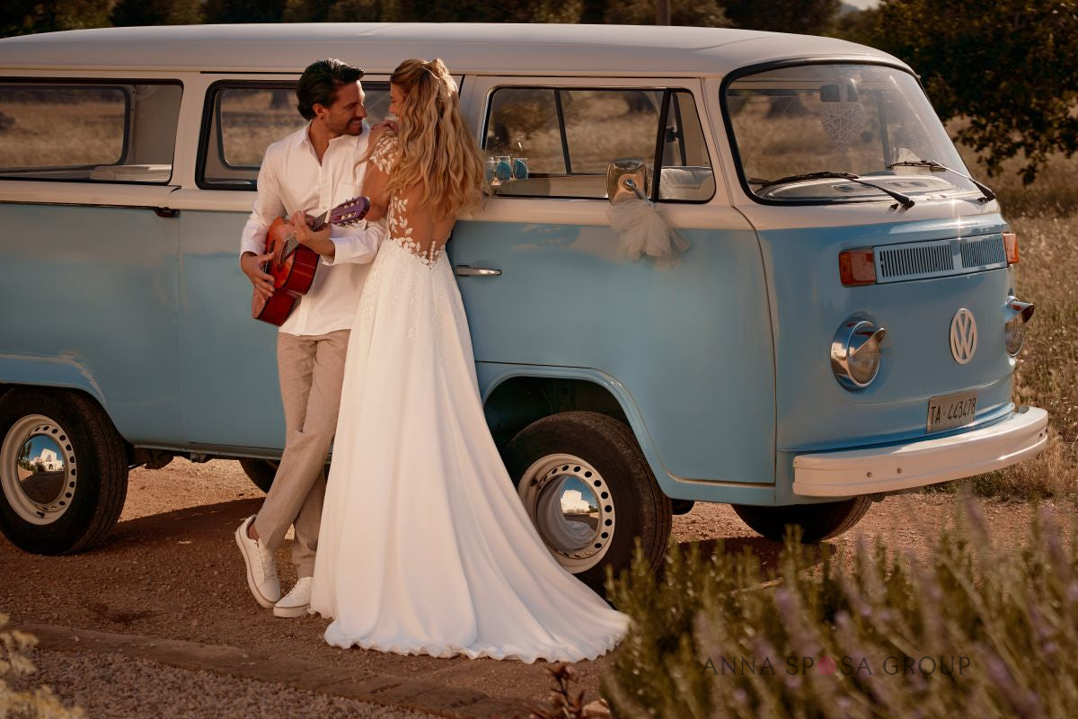 Robe de mariée Porhha – Dentelle, manches courtes et jupe fluide en mousseline fendue