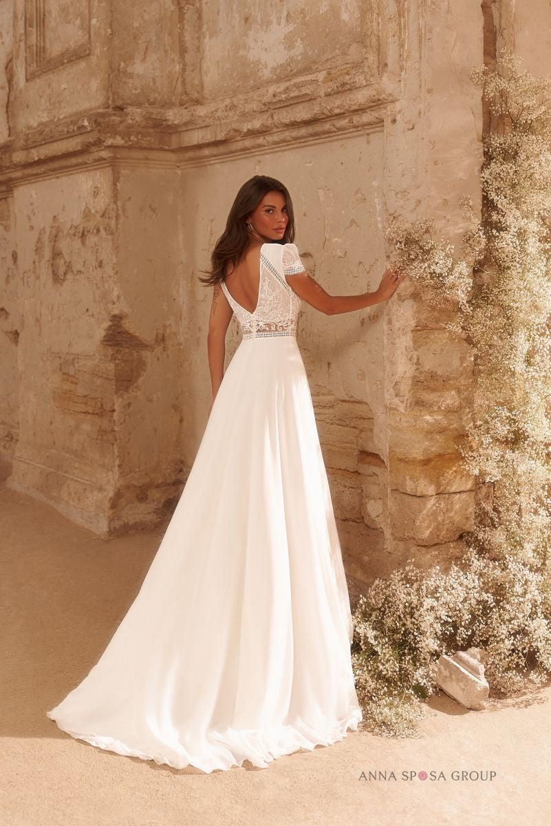 Robe de mariée Sanya – Robe bohème fluide à manches courtes en mousseline et dentelle