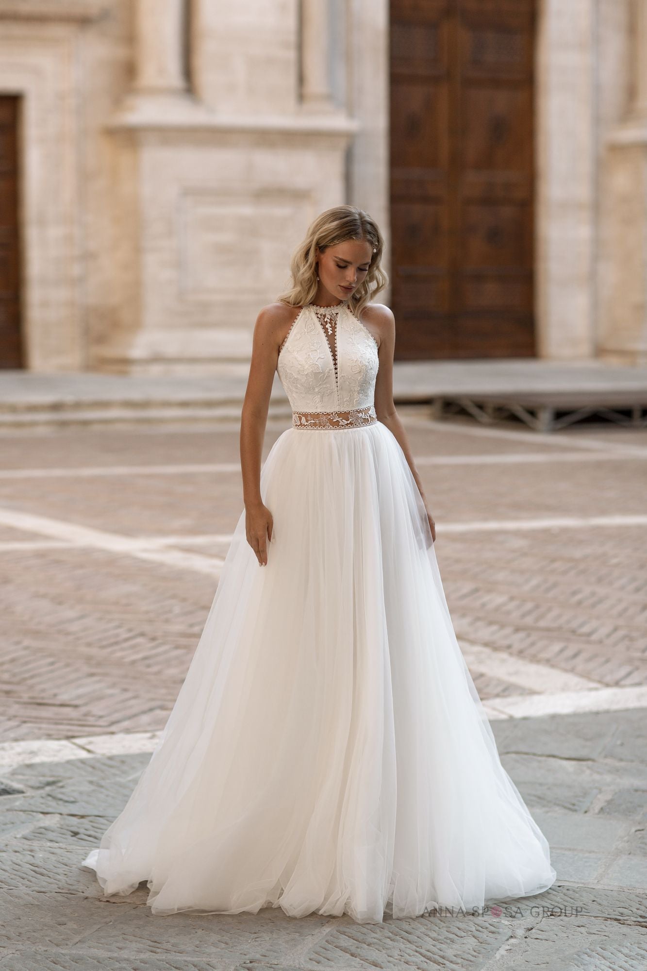 Robe de mariée La Petra Schedar – Ligne A ivoire en dentelle florale dos en tulle brodé