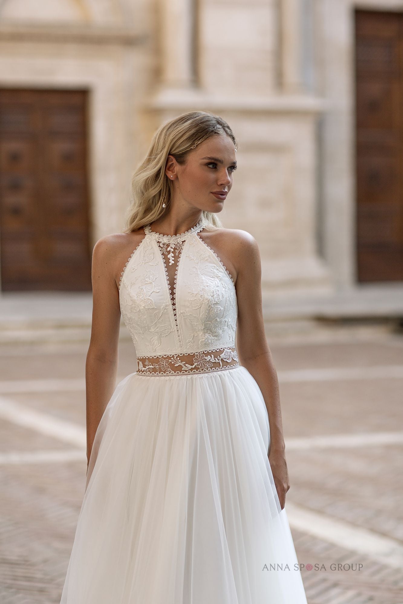 Robe de mariée La Petra Schedar – Ligne A ivoire en dentelle florale dos en tulle brodé