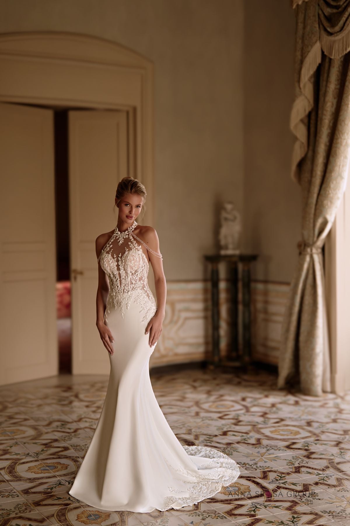 Robe de mariée Anna Sposa Sherwood – Silhouette ajustée ivoire avec décolleté américain