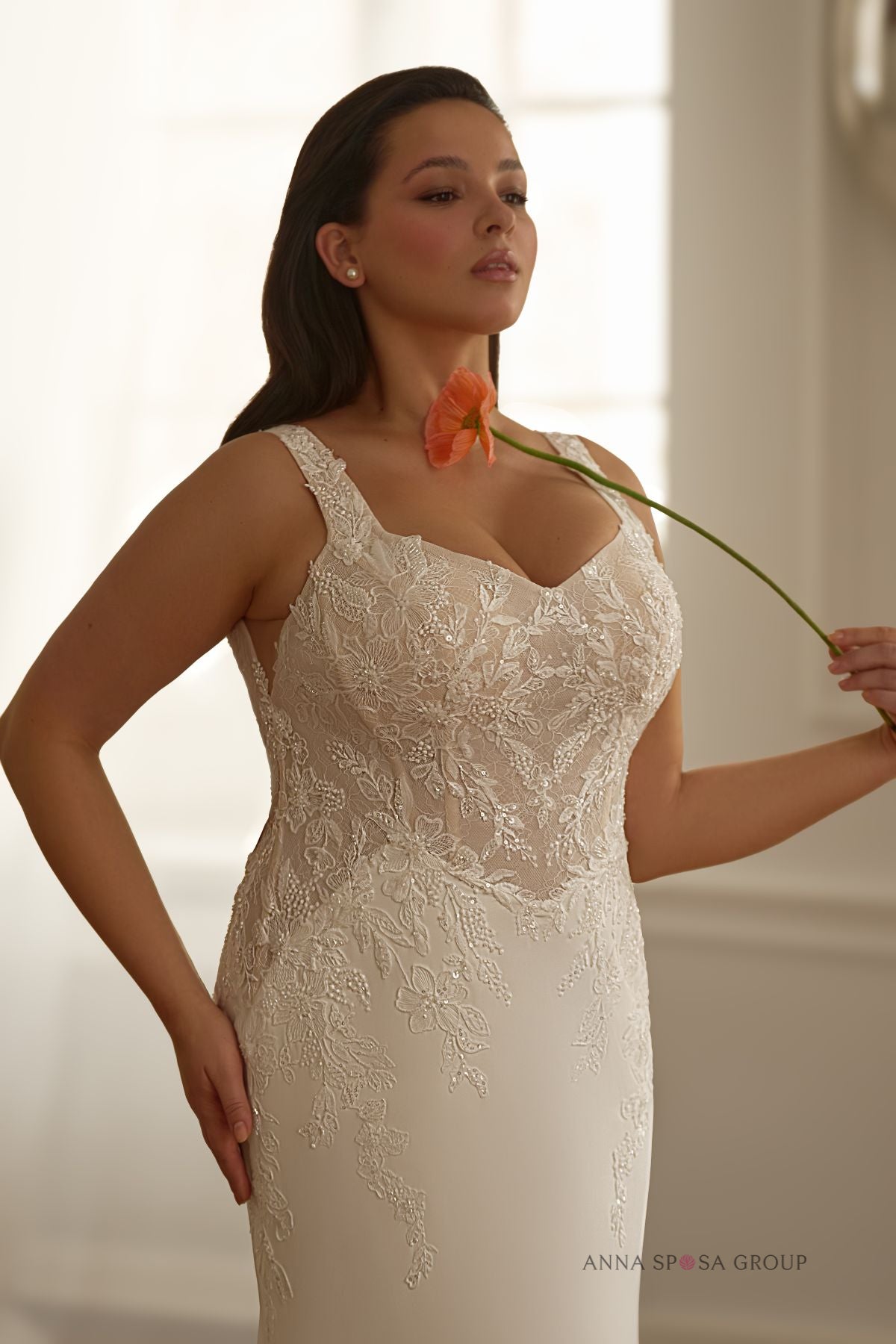 Robe de mariée Anna Sposa Sholta – Coupe sirène en dentelle florale et crêpe ivoire
