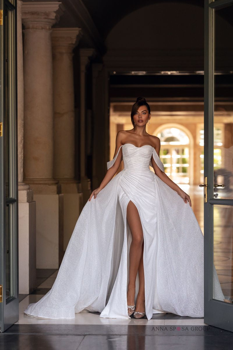 Robe de mariée Anna Sposa Solis – Robe transformable ivoire en satin brillant avec traîne amovible