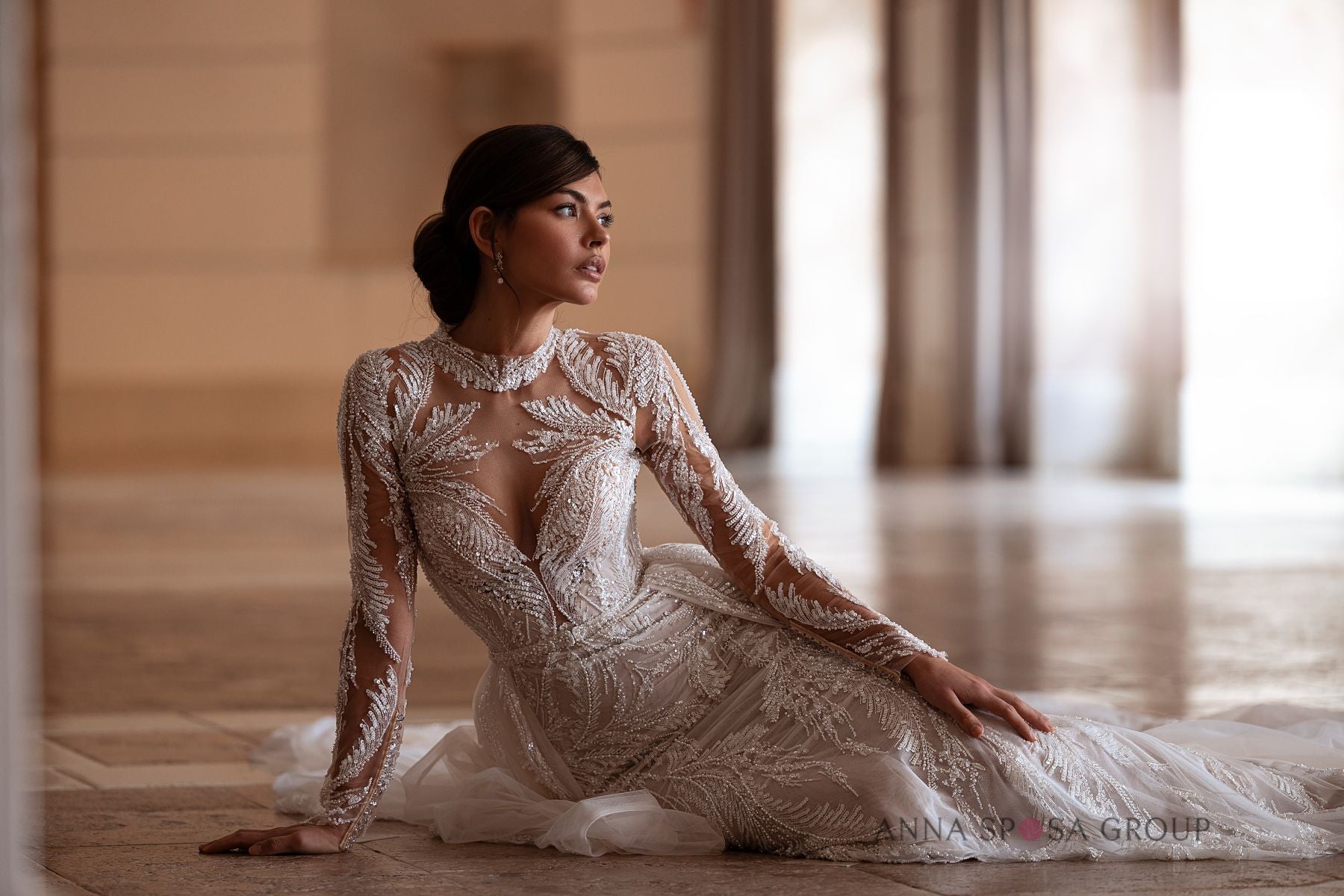 Brautkleid von Anna Sposa Toman – Meerjungfrauenstil, mit Perlen bestickt, mit langen Ärmeln und abnehmbarer Schleppe